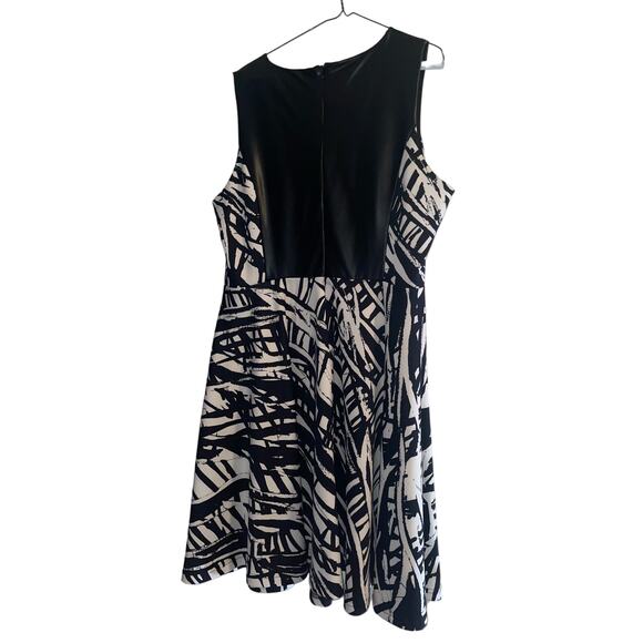 +Black and White Patterned Dress - Picture 2 of 6
